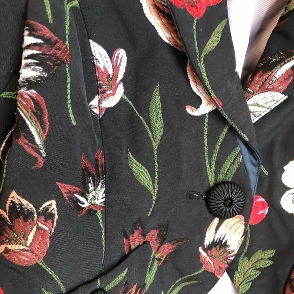 Classique Entier Embroidered Floral Cropped Blazer - Picture 2 of 5